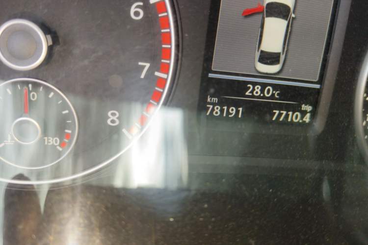 Used Volkswagen Passat 2014 1.8TSI DSG Prestige Edition Odometer Close Up