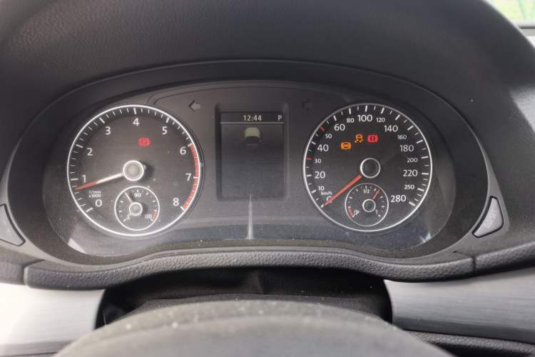 Used Volkswagen Passat 2014 1.8TSI DSG Prestige Edition Odometer Close Up