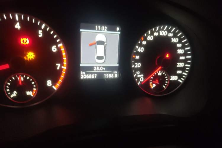 Used Volkswagen Passat 2014 1.8TSI DSG Prestige Edition Odometer Close Up
