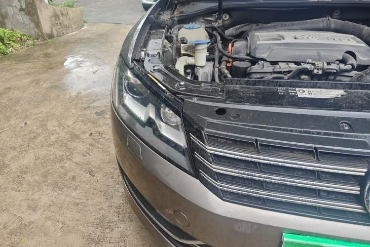 Used Volkswagen Passat 2014 1.8TSI DSG Prestige Edition Right Front Headlight