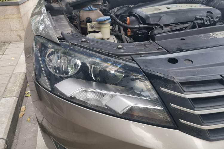 Used Volkswagen Passat 2014 1.8TSI DSG Luxury Edition Right Front Headlight