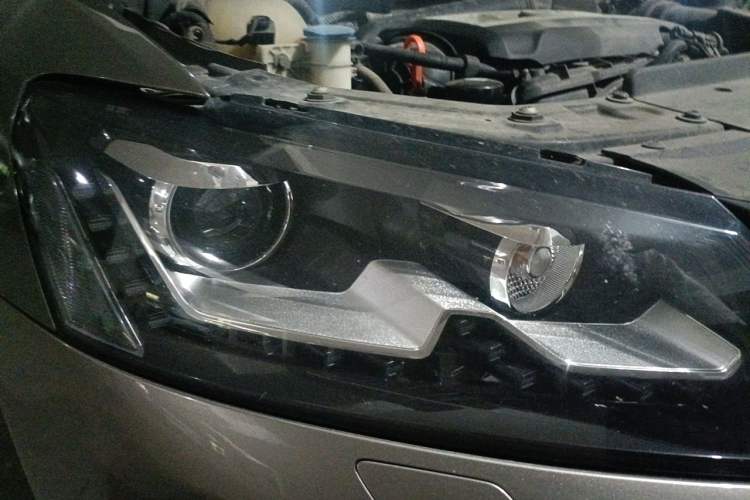 Used Volkswagen Passat 2014 1.8TSI DSG Prestige Edition Right Front Headlight