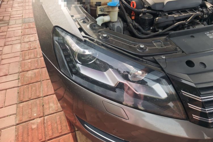 Used Volkswagen Passat 2014 1.8TSI DSG Prestige Navigation Edition Right Front Headlight