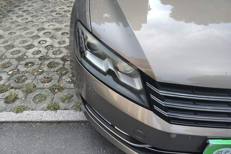 Used Volkswagen Passat 2014 1.8TSI DSG Prestige Edition Right Front Headlight
