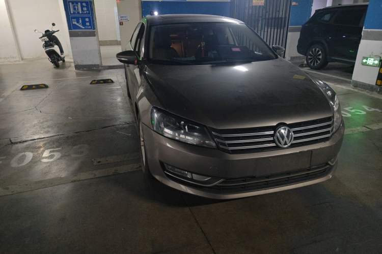 Used Volkswagen Passat 2014 1.8TSI DSG Prestige Edition Right Front Headlight