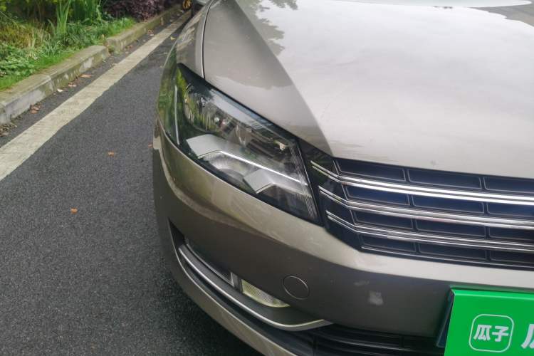 Used Volkswagen Passat 2014 1.8TSI DSG Prestige Edition Right Front Headlight