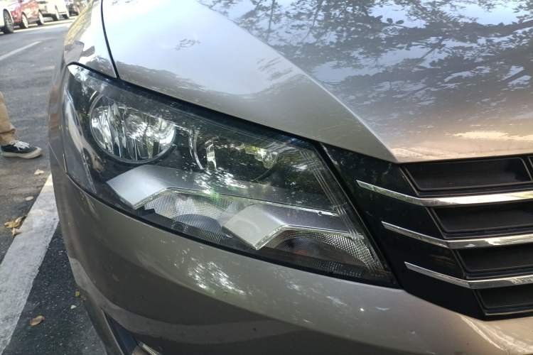 Used Volkswagen Passat 2014 1.4TSI Manual Luxury Edition Right Front Headlight