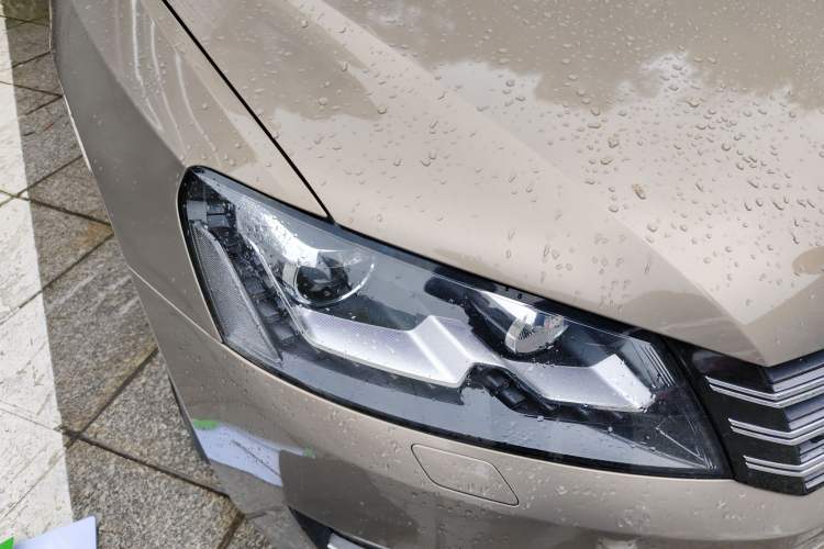 Used Volkswagen Passat 2014 1.8TSI DSG Prestige Edition Right Front Headlight