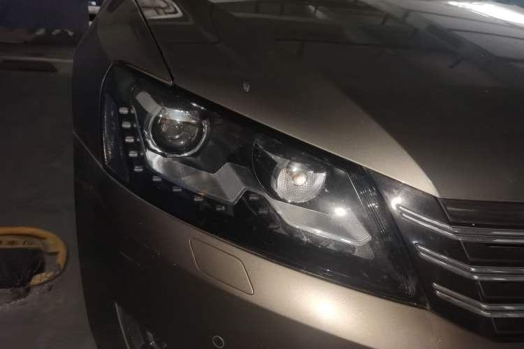 Used Volkswagen Passat 2014 1.8TSI DSG Prestige Edition Right Front Headlight