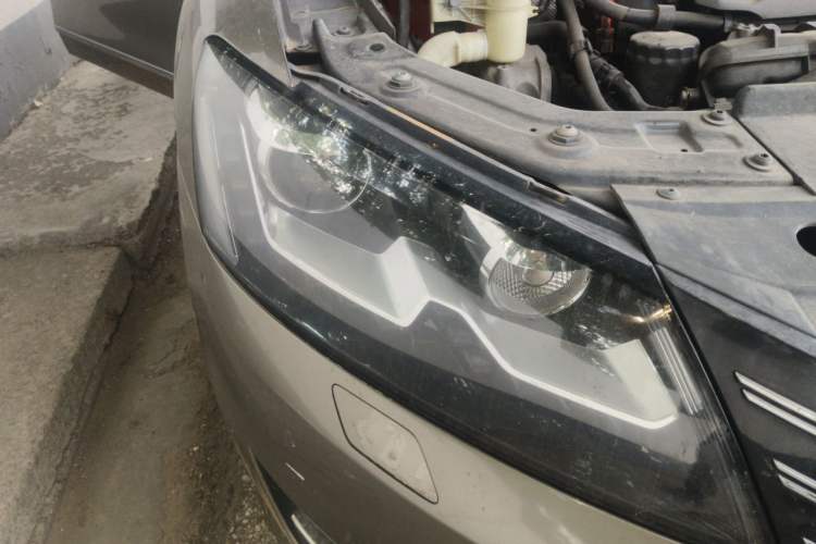 Used Volkswagen Passat 2014 1.8TSI DSG Prestige Edition Right Front Headlight