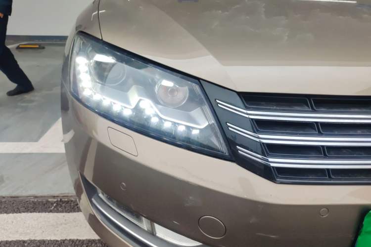 Used Volkswagen Passat 2014 2.0 TSI DSG Prestige Edition Right Front Headlight