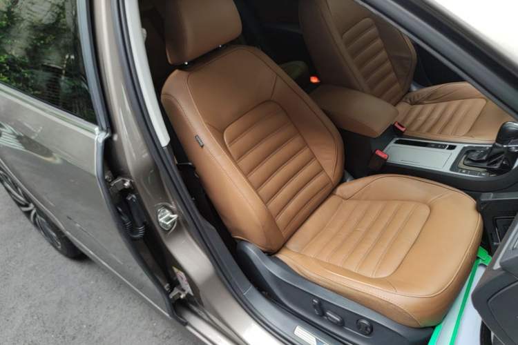 Used Volkswagen Passat 2014 2.0 TSI DSG Prestige Navigation Edition Right Front Seat