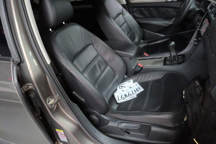 Used Volkswagen Passat 2014 1.4TSI Manual Luxury Edition Right Front Seat