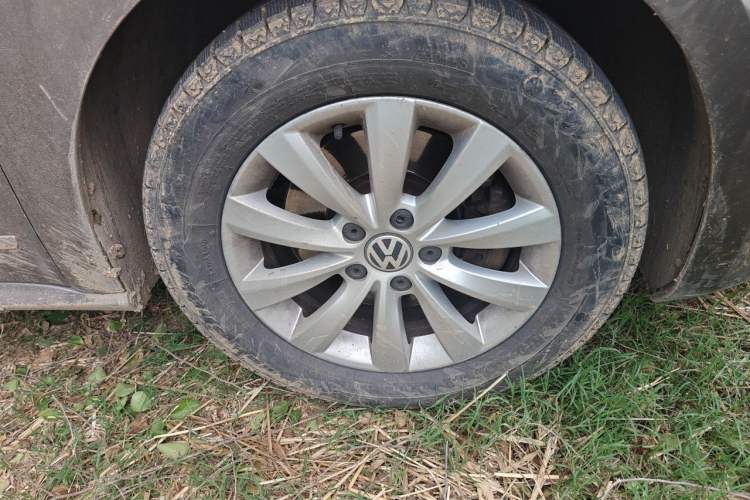 Used Volkswagen Passat 2014 1.8TSI DSG Prestige Edition Right Front Wheel Hub