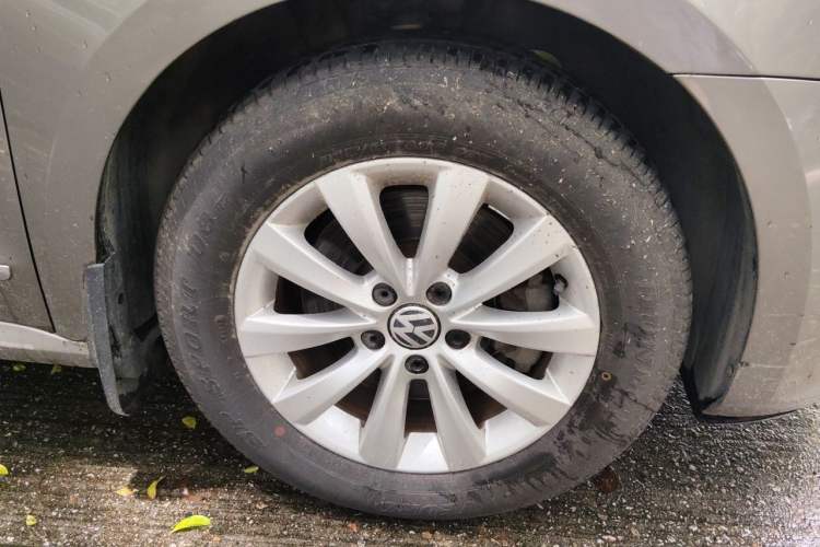 Used Volkswagen Passat 2014 1.8TSI DSG Prestige Edition Right Front Wheel Hub