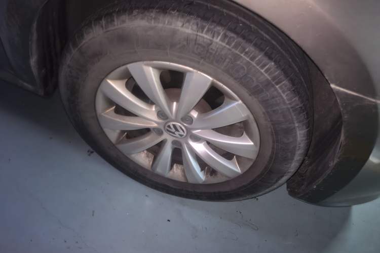 Used Volkswagen Passat 2014 1.8TSI DSG Prestige Edition Right Front Wheel Hub