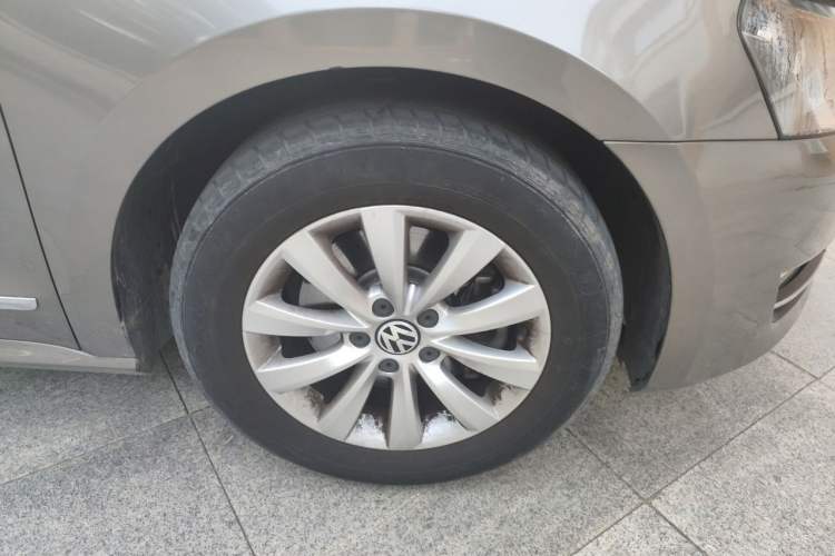 Used Volkswagen Passat 2014 1.8TSI DSG Prestige Edition Right Front Wheel Hub