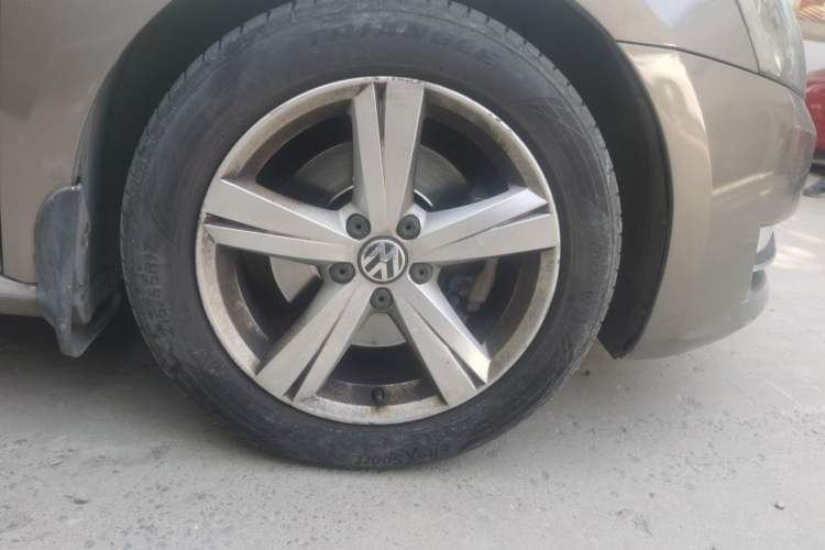 Used Volkswagen Passat 2014 1.8TSI DSG Prestige Edition Right Front Wheel Hub