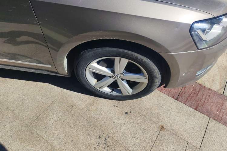 Used Volkswagen Passat 2014 1.8TSI DSG Prestige Edition Right Front Wheel Hub