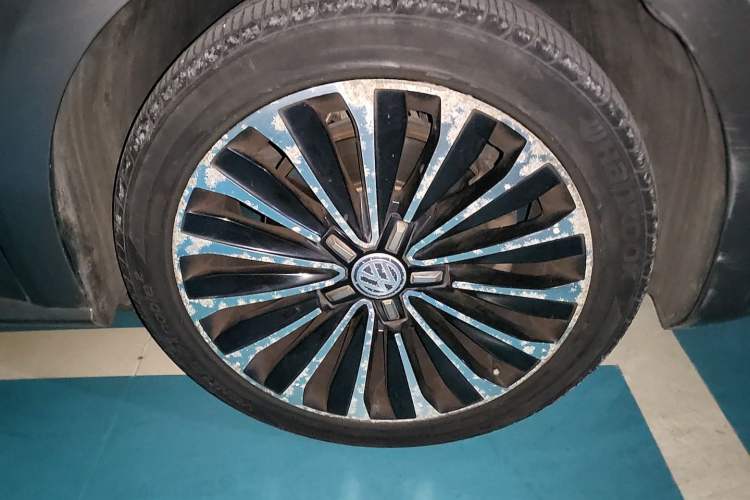 Used Volkswagen Passat 2014 1.8TSI DSG Prestige Edition Right Front Wheel Hub