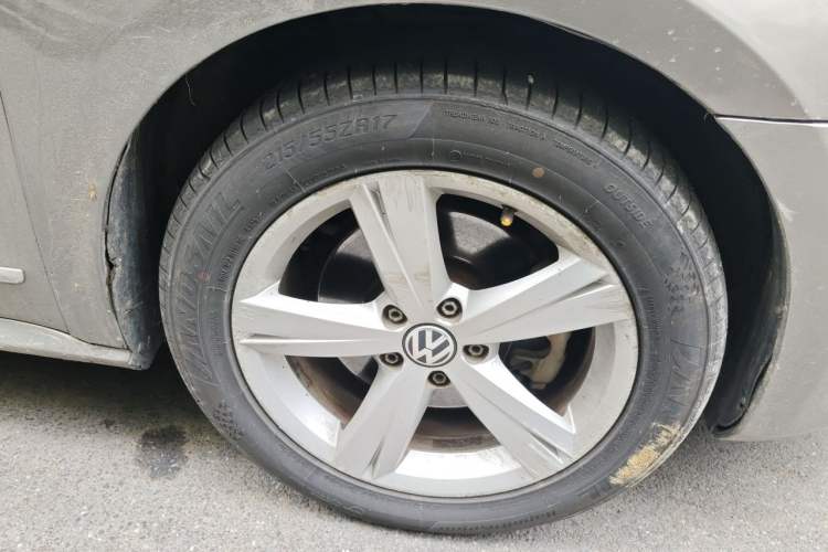 Used Volkswagen Passat 2014 1.8TSI DSG Prestige Edition Right Front Wheel Hub