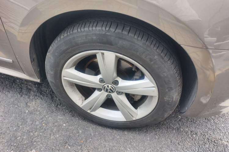 Used Volkswagen Passat 2014 1.8TSI DSG Prestige Edition Right Front Wheel Hub