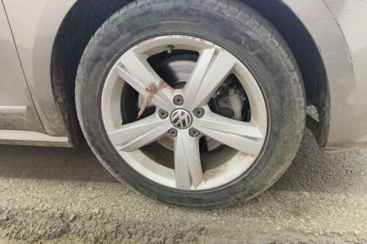 Used Volkswagen Passat 2014 1.8TSI DSG Prestige Edition Right Front Wheel Hub