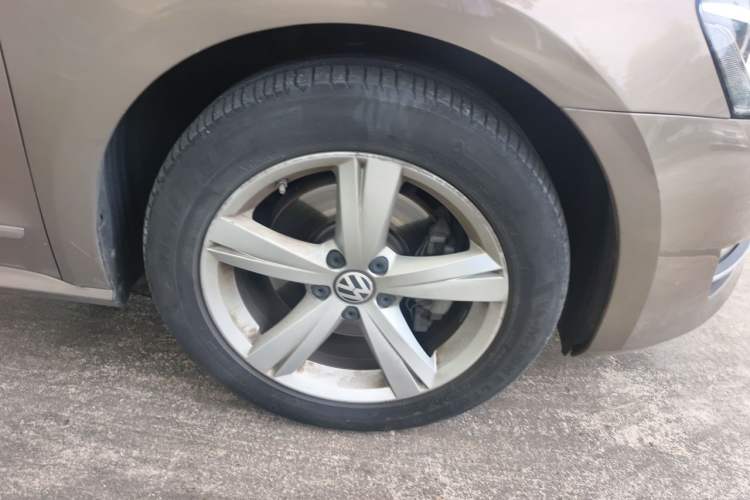 Used Volkswagen Passat 2014 2.0 TSI DSG Prestige Edition Right Front Wheel Hub