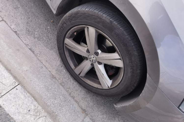 Used Volkswagen Passat 2014 1.8TSI DSG Prestige Edition Right Front Wheel Hub