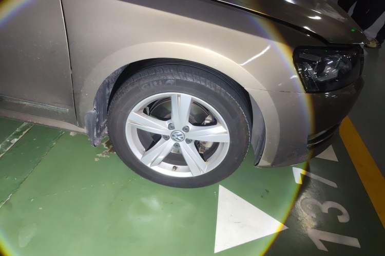 Used Volkswagen Passat 2014 1.8TSI DSG Prestige Edition Right Front Wheel Hub