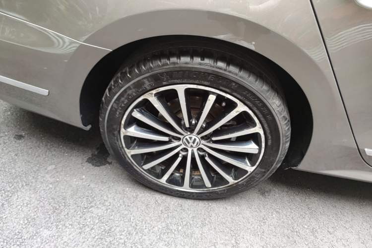 Used Volkswagen Passat 2014 2.0 TSI DSG Prestige Navigation Edition Right Rear Wheel Hub