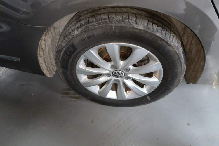 Used Volkswagen Passat 2014 1.4TSI Manual Luxury Edition Right Rear Wheel Hub