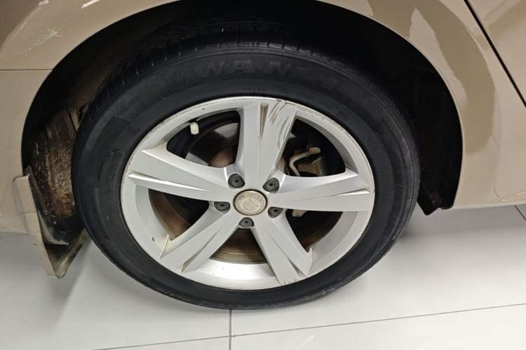 Used Volkswagen Passat 2014 1.8TSI DSG Prestige Edition Right Rear Wheel Hub