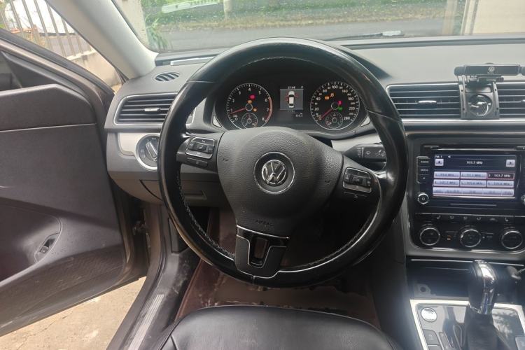 Used Volkswagen Passat 2014 1.8TSI DSG Prestige Edition Steering Wheel