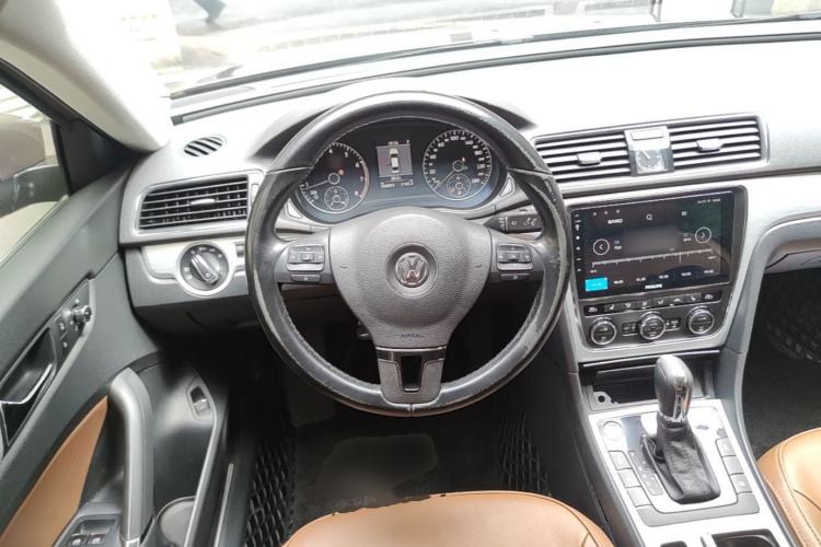 Used Volkswagen Passat 2014 2.0 TSI DSG Prestige Navigation Edition Steering Wheel