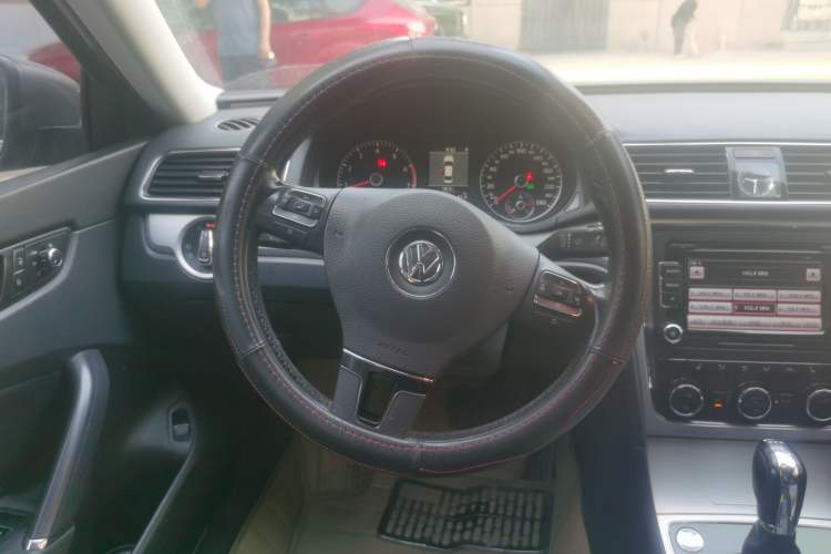 Used Volkswagen Passat 2014 1.8TSI DSG Prestige Edition Steering Wheel