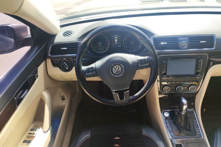 Used Volkswagen Passat 2014 1.8TSI DSG Prestige Edition Steering Wheel