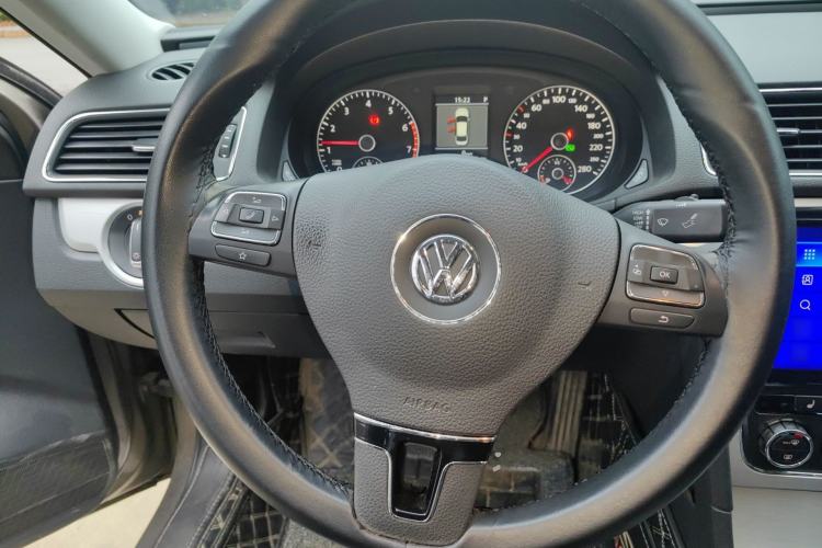 Used Volkswagen Passat 2014 1.8TSI DSG Prestige Edition Steering Wheel