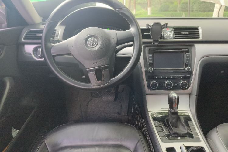 Used Volkswagen Passat 2014 1.8TSI DSG Prestige Navigation Edition Steering Wheel
