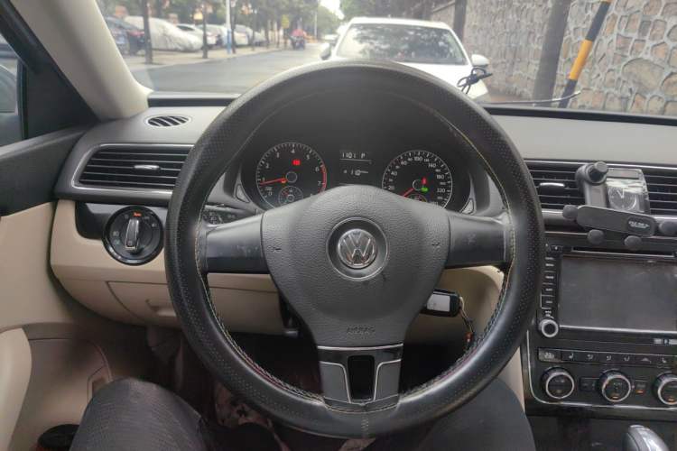 Used Volkswagen Passat 2014 1.8TSI DSG Prestige Edition Steering Wheel