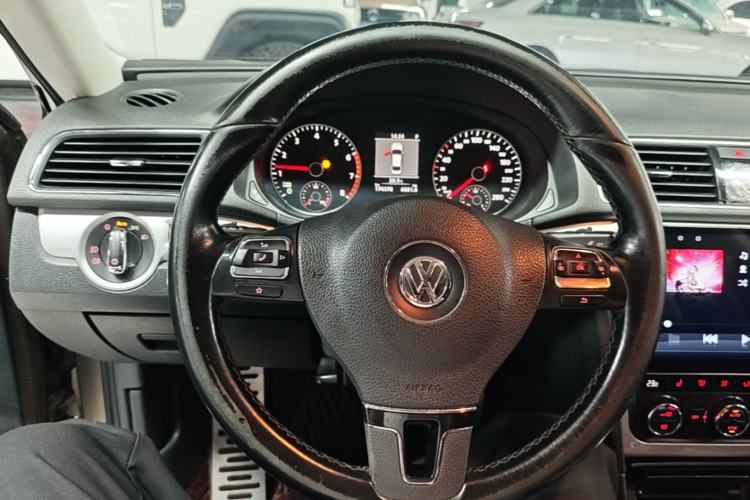 Used Volkswagen Passat 2014 1.8TSI DSG Prestige Edition Steering Wheel