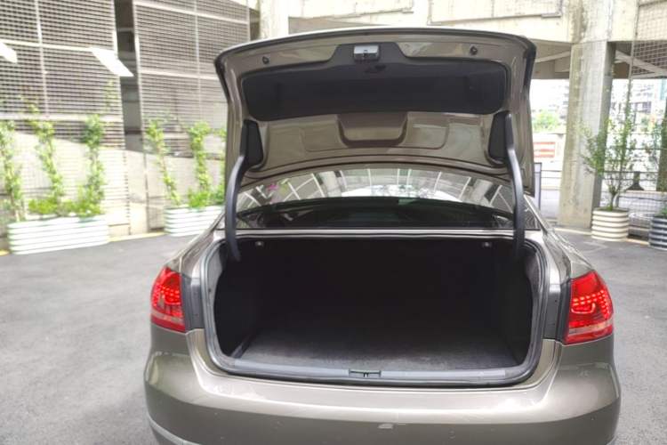 Used Volkswagen Passat 2014 2.0 TSI DSG Prestige Navigation Edition Trunk