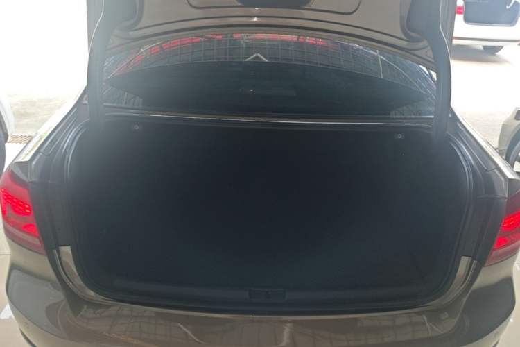 Used Volkswagen Passat 2014 1.8TSI DSG Prestige Edition Trunk