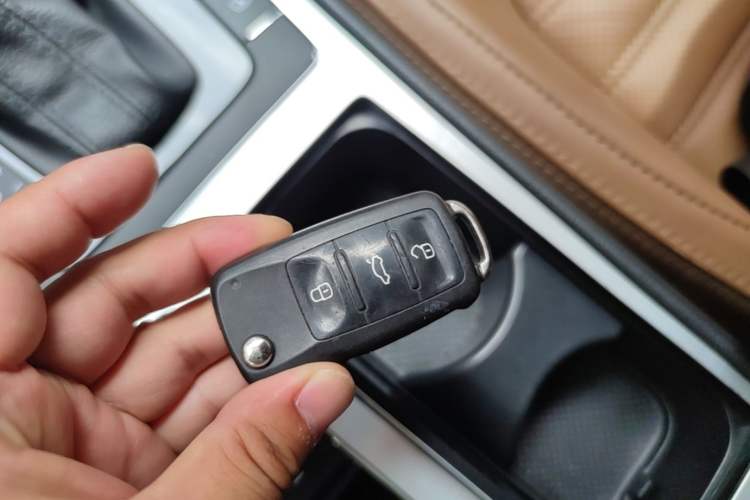 Used Volkswagen Passat 2014 2.0 TSI DSG Prestige Navigation Edition Vehicle Key