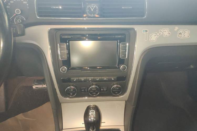 Used Volkswagen Passat 2014 1.8TSI DSG Prestige Edition Audio And AC Panel