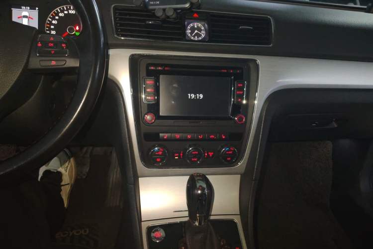 Used Volkswagen Passat 2014 1.8TSI DSG Prestige Navigation Edition Audio And AC Panel