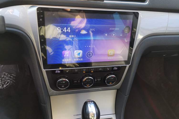Used Volkswagen Passat 2014 1.8TSI DSG Prestige Edition Audio And AC Panel