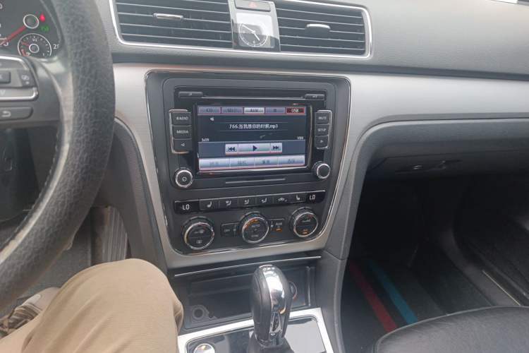 Used Volkswagen Passat 2014 1.8TSI DSG Prestige Edition Audio And AC Panel