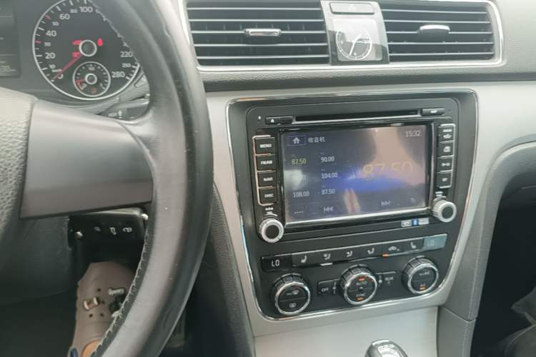 Used Volkswagen Passat 2014 1.8TSI DSG Prestige Edition Audio And AC Panel