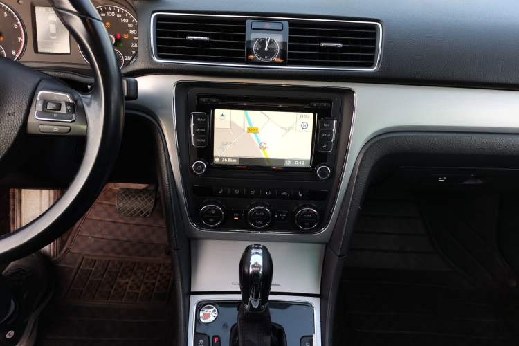 Used Volkswagen Passat 2014 1.8TSI DSG Prestige Navigation Edition Audio And AC Panel